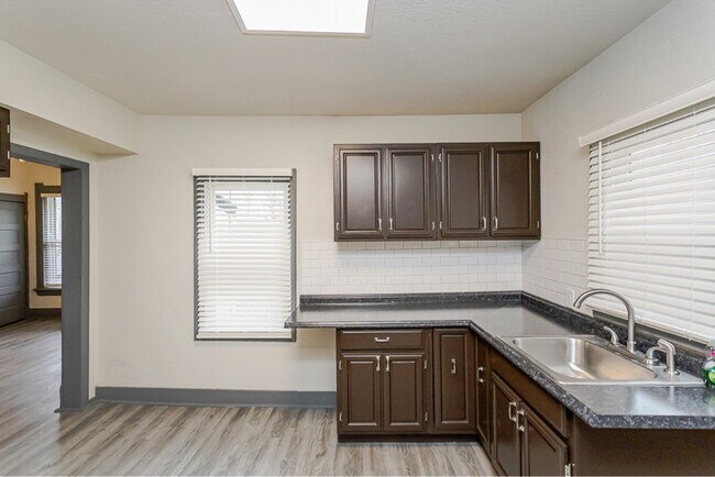 Foto del edificio - 423 Langdon St