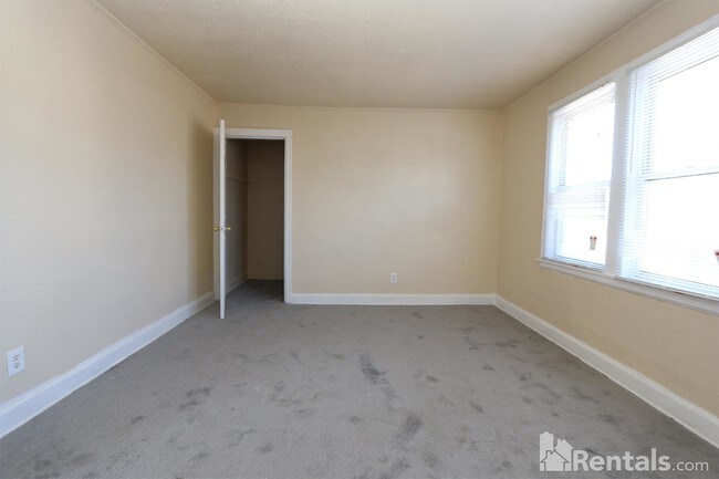 Foto del edificio - 8271 Cloverlawn St