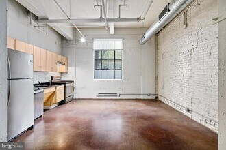 Building Photo - 412 S 13th St