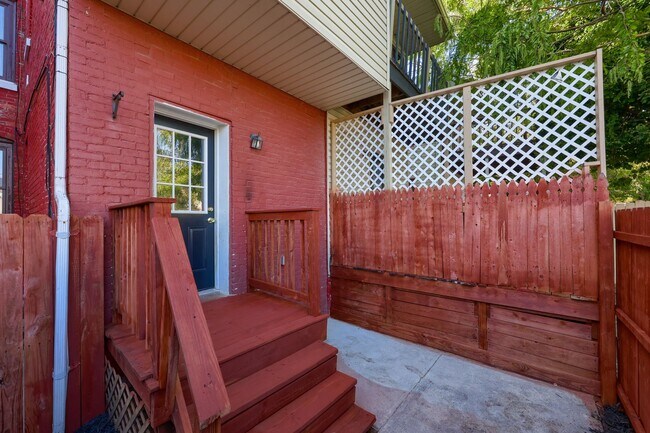 Foto del edificio - Beautifully Remodeled 5 Bed/1.5 Bath Townhouse-York City SD