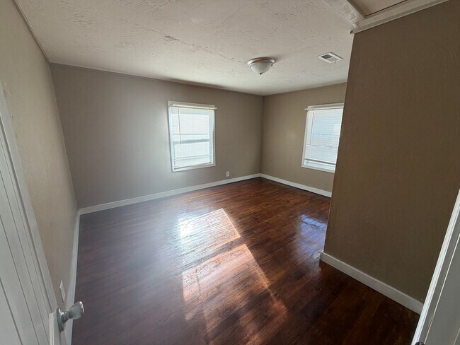 Foto del edificio - 2 Bed/1 bath House on 2 Acres!