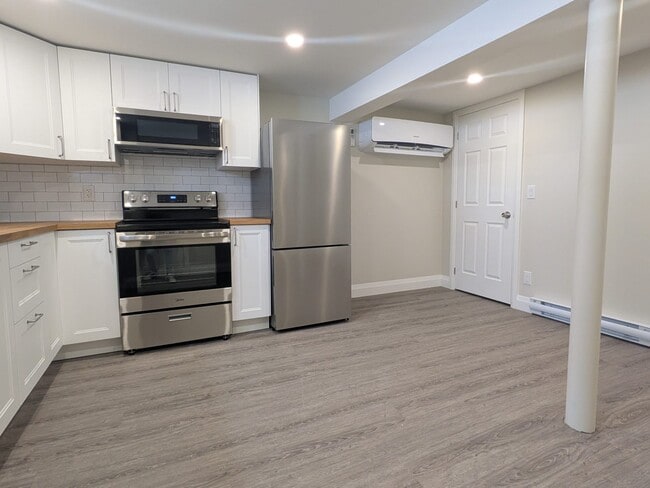 Building Photo - 19 Craig St