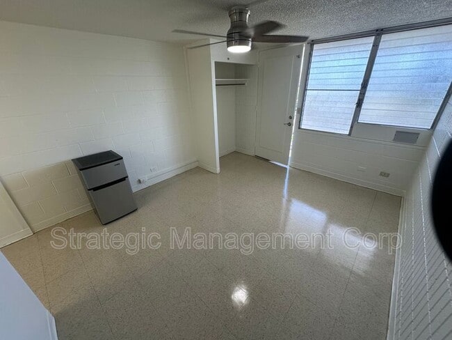 Building Photo - 1301 Lusitana St
