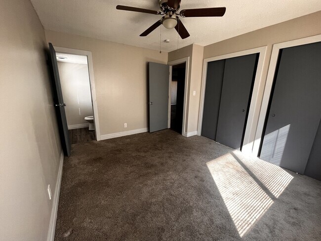 Building Photo - 320 Landing