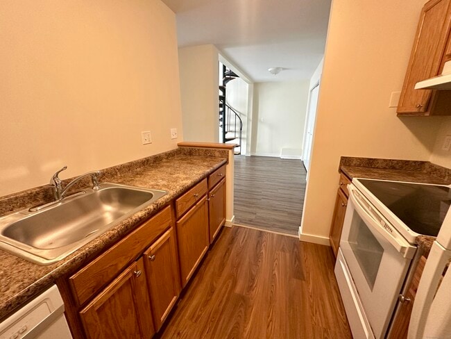 Building Photo - 3699 Broadbridge Ave