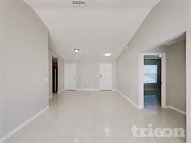 Building Photo - 651 Heraldo Ct