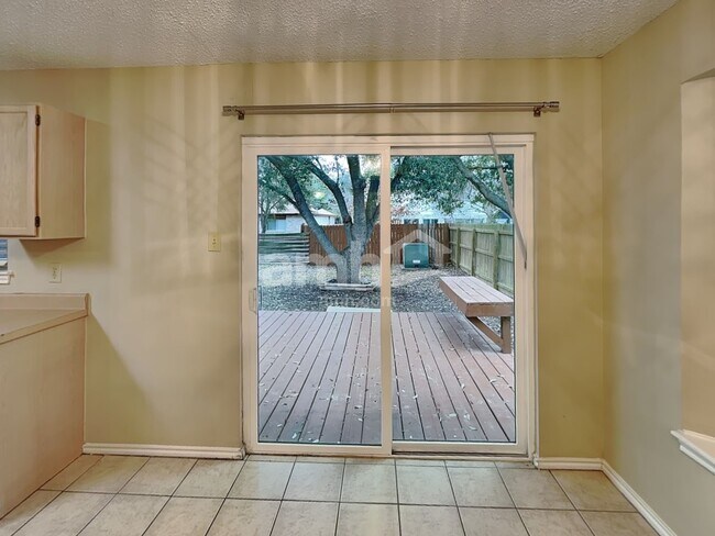 Foto del edificio - 6322 Regency Ct