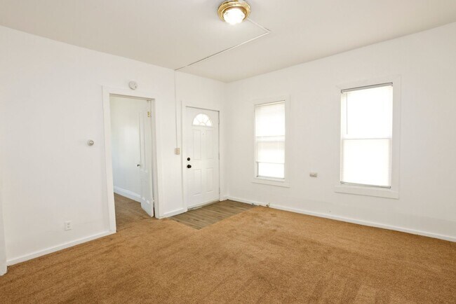 Building Photo - 257 Alphonse St,