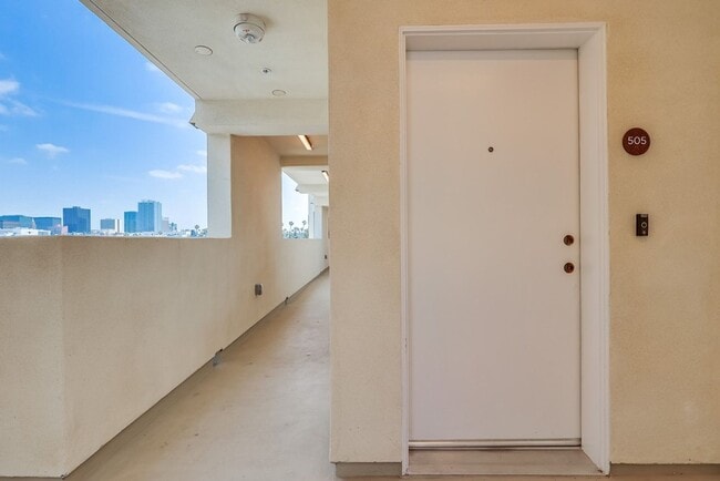 Foto del edificio - Brand New Lofts w/City Views and In Unit Washer & Dryer Call Today!