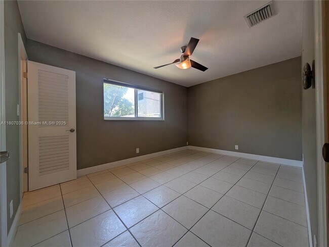 Foto del edificio - 300 SW 20th St