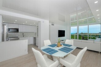 Building Photo - 100 Bayview Dr