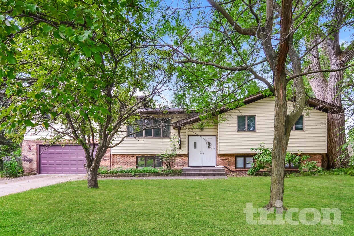 Foto principal - 2361 5th St NW