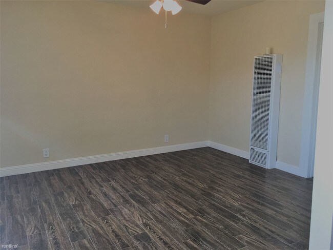 Building Photo - 1 br, 1 bath  - Huntington Park Apartments D