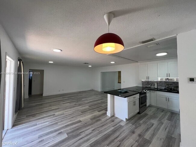 Foto del edificio - 4 br, 2 bath House - 1118 NE 3rd St # 0