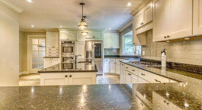 Gourmet Kitchen - 119 Diana Rd