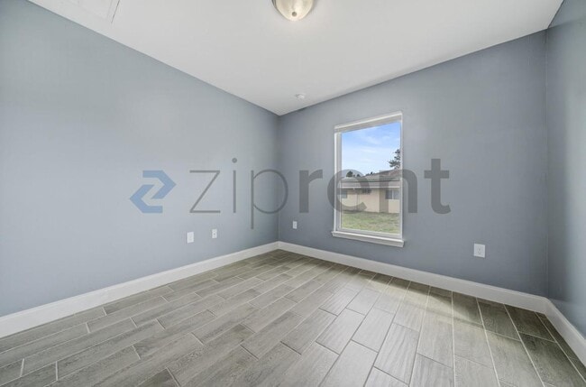 Building Photo - Unit
