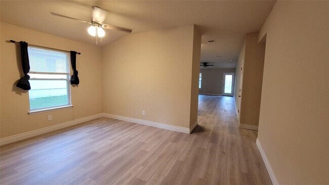 Foto del edificio - 339 Marquitos Dr