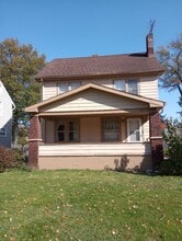 Building Photo - 385 Oak Knoll Ave SE