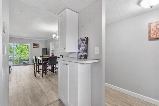 Building Photo - 1400 NE 57th Ct