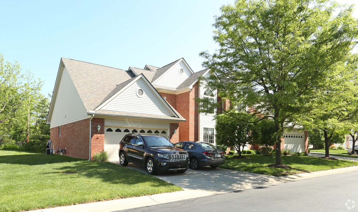 Navin Oaks Condos Apartments Livonia, MI