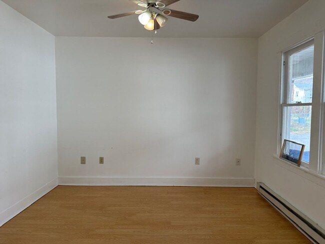 Foto del edificio - 126-128 E Spruce St-128