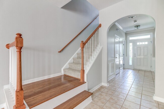 Foto del edificio - Beautiful 3 Bedroom Townhouse in Desirable...