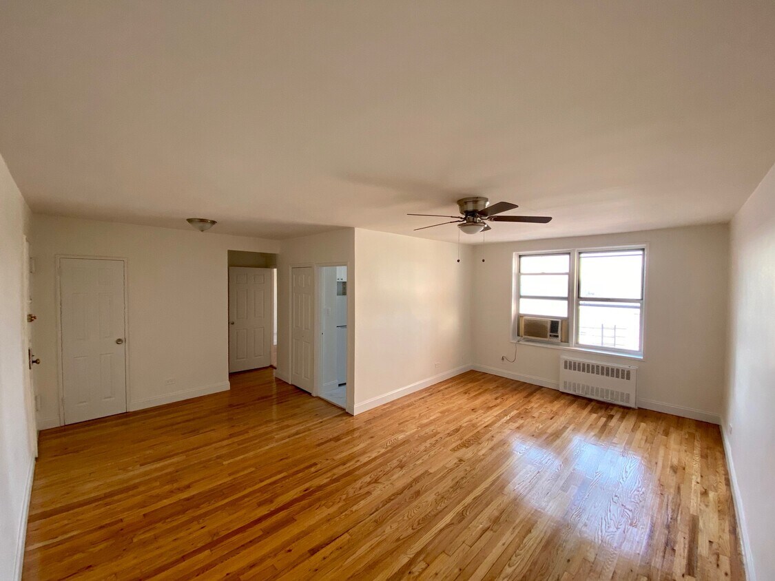 Primary Photo - 2900 Ocean Ave