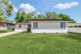Building Photo - 3227 San Paula Ave