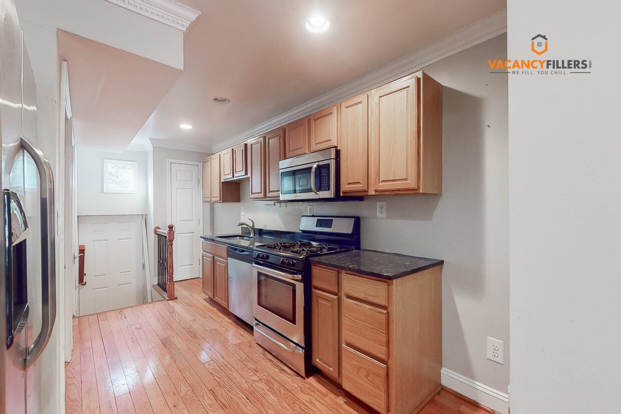 Primary Photo - 3 bed renovated townhouse in Fells Point! ...