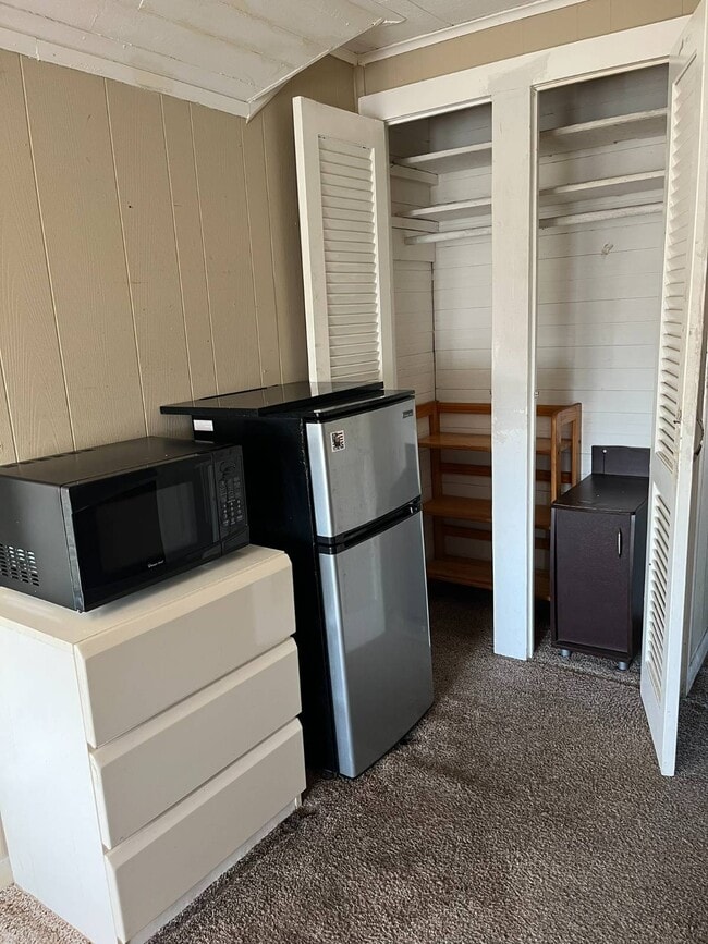 Foto del edificio - 116 S Penataquit Ave