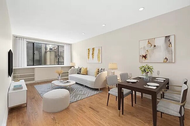 Foto del edificio - 44 E 12th St