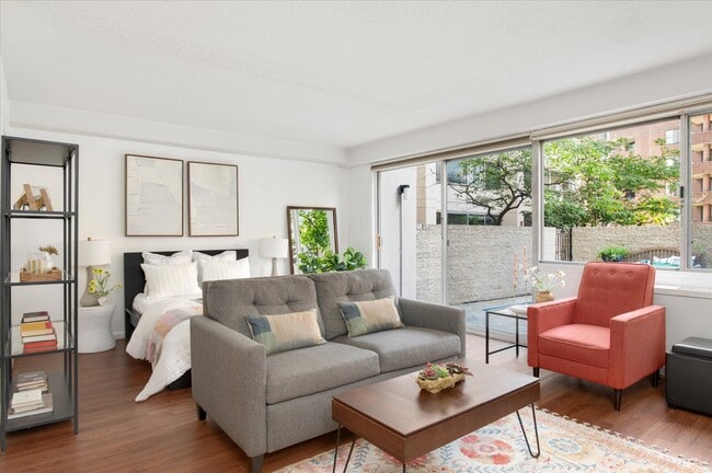 Foto del edificio - 5500 Friendship Blvd