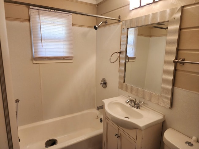 Photo - 708 E Rio Grande St Townhome