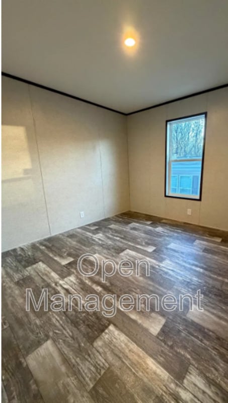 Building Photo - 2710 N Farm Rd 137