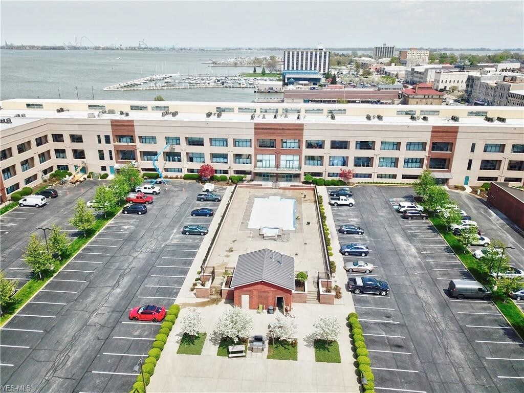 Foto principal - 401 W Shoreline Dr