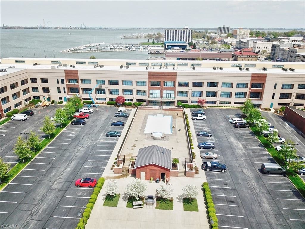 Primary Photo - 401 W Shoreline Dr