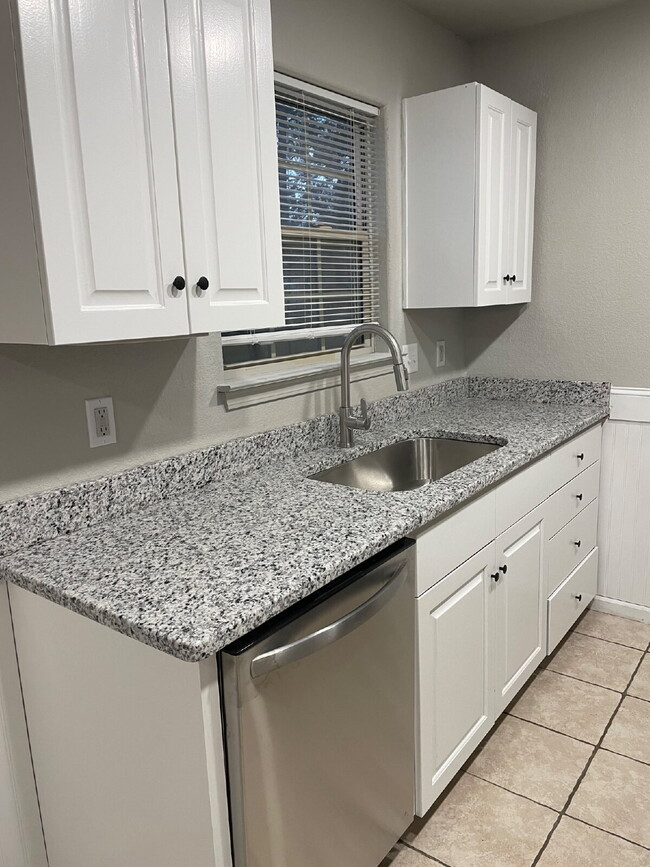 Building Photo - "Charming 3-Bed Home with Modern Touches & 2 Baths on Marion Street, Benton!"