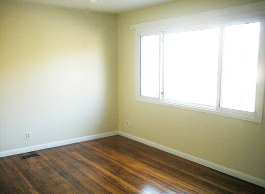 Foto del edificio - 1124 Hedgewood Dr