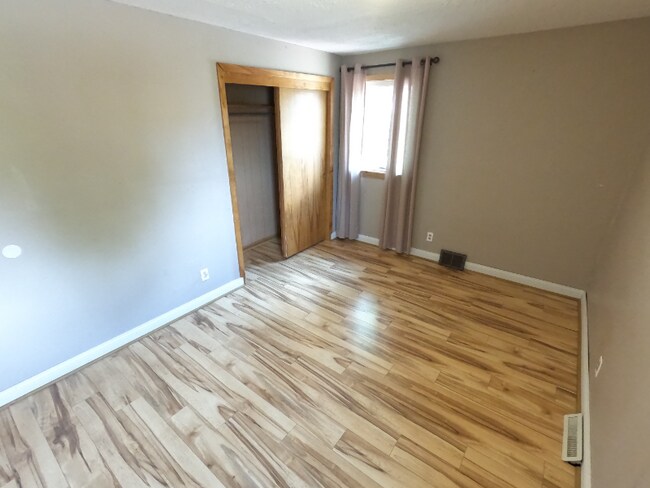 Foto del edificio - 327 11th Ave NW
