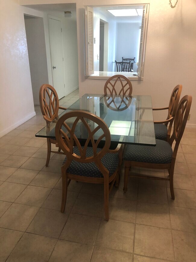 Foto del edificio - 2264 Winkler Ave