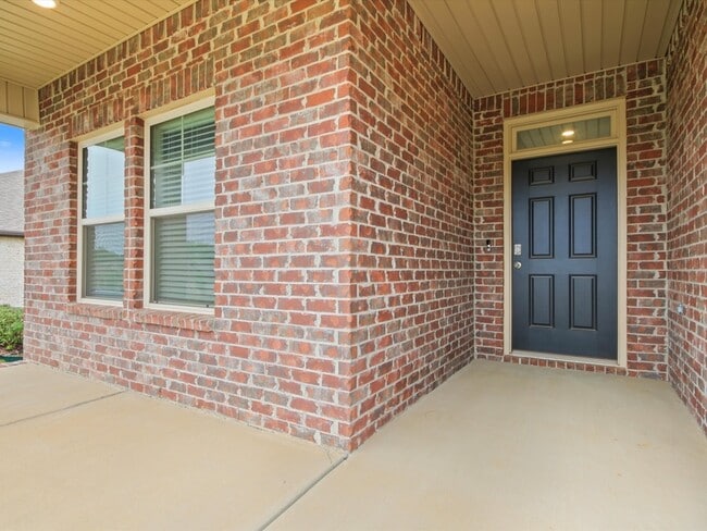 Building Photo - 227 Poplar Hollow Dr