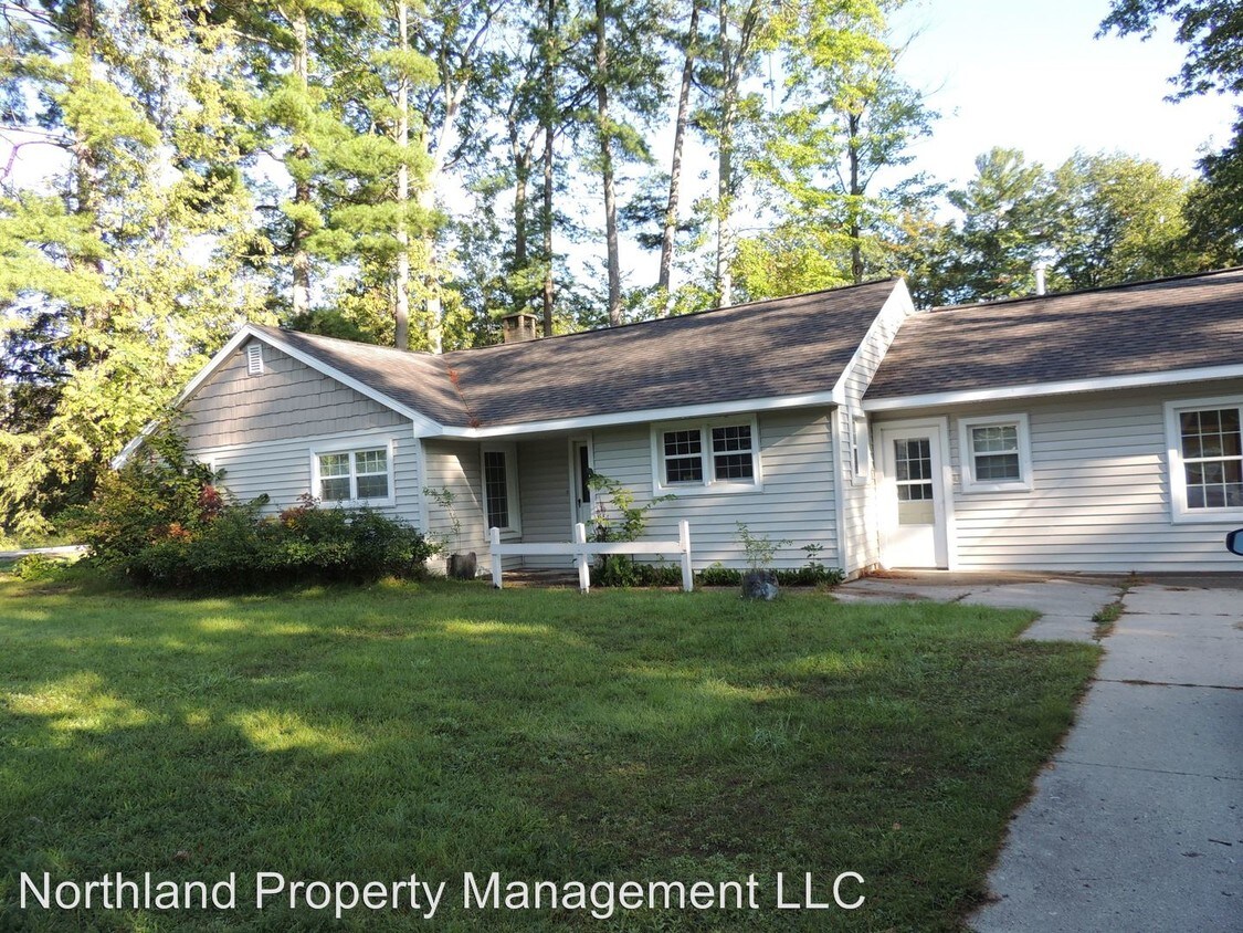 2105 Western St, Traverse City, MI 49686 House Rental in Traverse