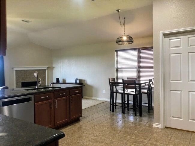 Building Photo - 709 Meadowedge Ln