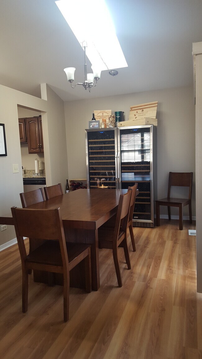 Building Photo - 474 Le Parc Cir