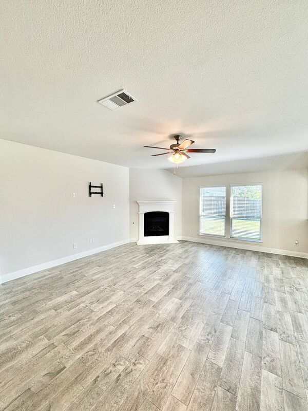 Building Photo - 11416 Culberson Dr