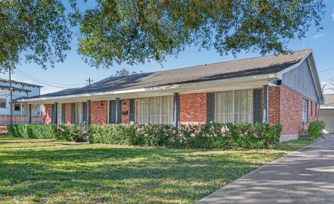 Foto del edificio - 9310 Cliffwood Dr