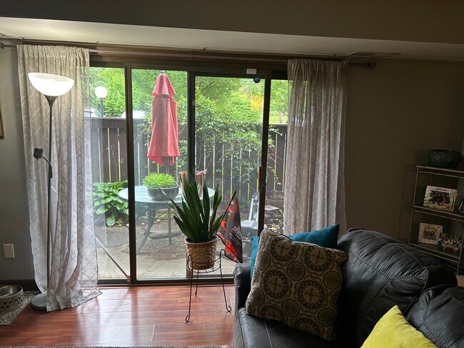 enclosed patio off living room - 3249 Mayfield Rd