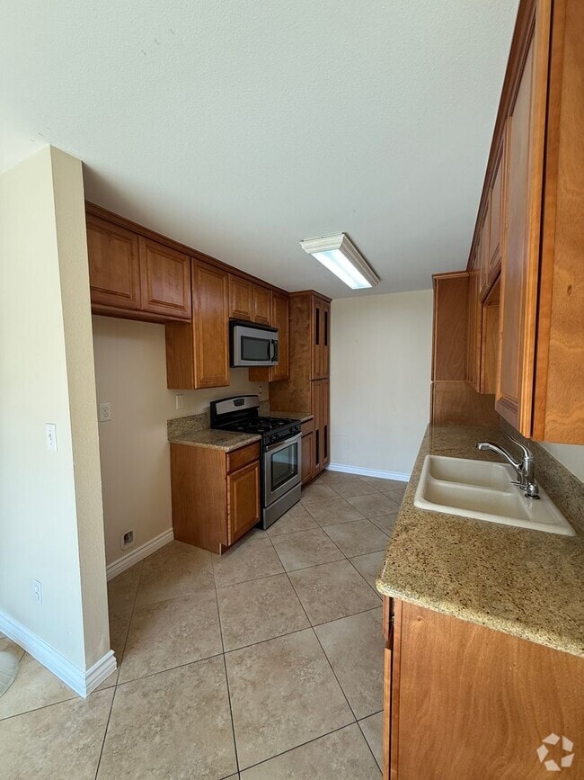 Building Photo - 1126 S Clifpark Cir