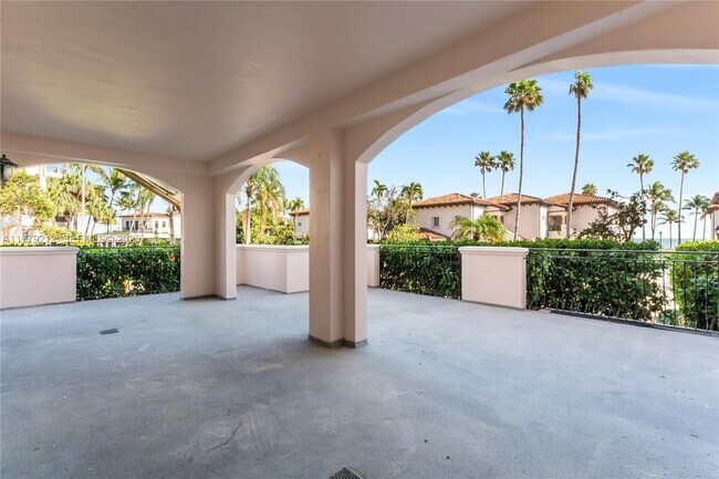 Foto del edificio - 19112 Fisher Island Dr