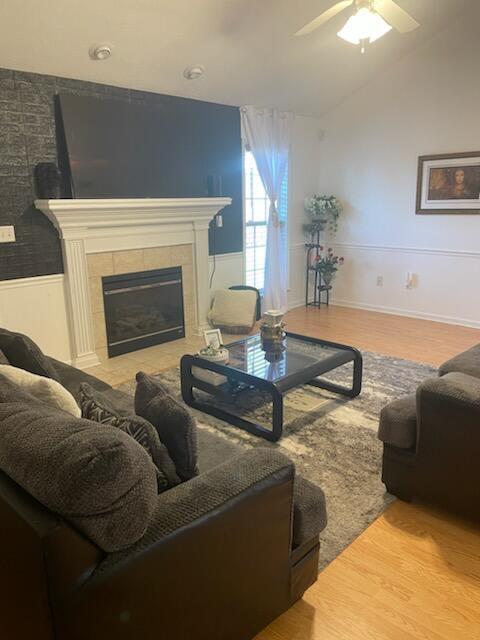 Building Photo - 625 Lory Ln